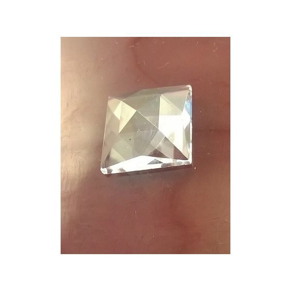 Cabochon carré pyramidale avec facettes. Clair 50mm x 50mm