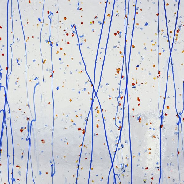 Bullseye 4223-00F " Mardi Gras " Transparent incolore avec des Frittes Jaune Bleu Rouge / Filaments Bleus