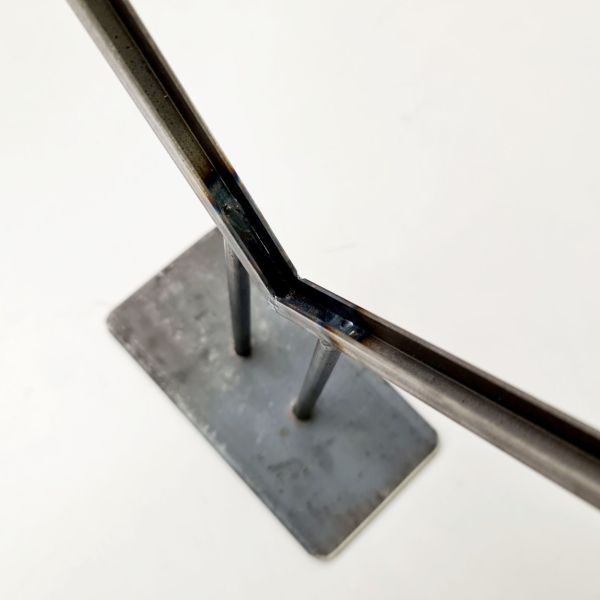 Présentoir porte-verre en forme de V