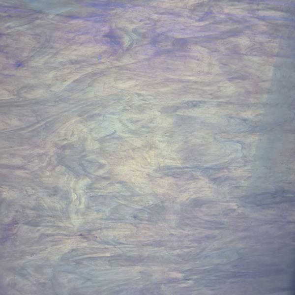 Wanda Stained Glass 1842 IR Bleu clair irisé semi-translucide