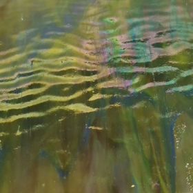 Mississipi River Glass 7100 IR Jaune bleu vert opaque irisé texturé